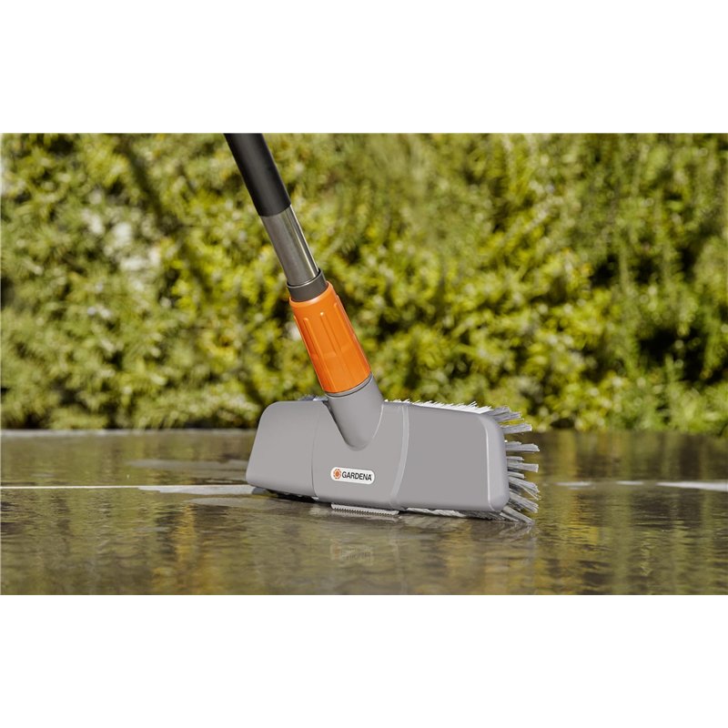 Image secondaire de Balai de Lavage avec grattoir de Gardena : Brosse de récurage Cleansystem avec buse Plate et Bord de raclage (5568-20)