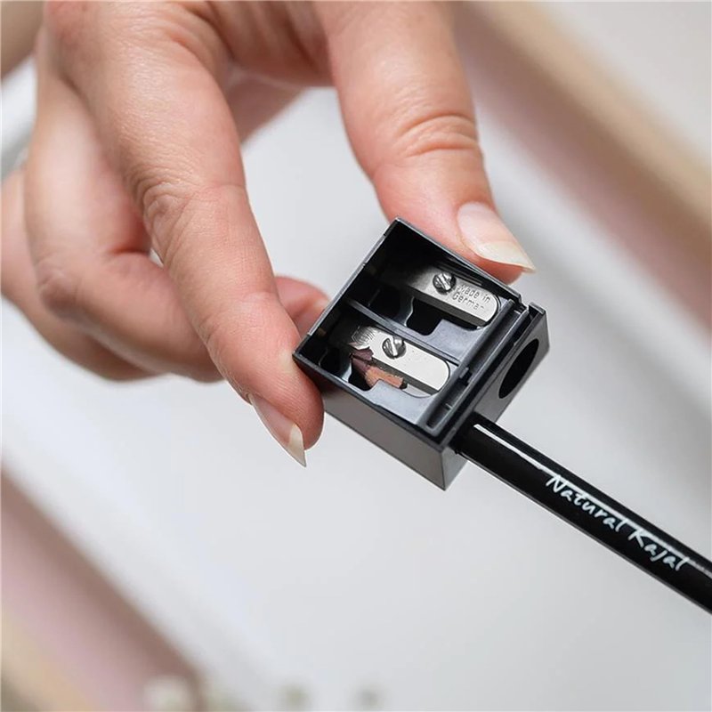 Image secondaire de Benecos - Taille-Crayon Double pour Crayons Cosmétiques - avec Spatule de Nettoyage Intégrée