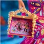 Barbie Poupée Signature Día De Muertos 2023 sous Emballage Deluxe avec Robe Rose À Volants Et Petite Offrande, À Collectionner, 