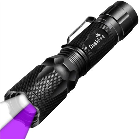 DaskFire 2 en 1 Lampe Torche LED Puissante 900Lumens Lampe UV 395NM Lumière Ultraviolet 4 Modes Eclairage Lampe de Poche Zoomabl
