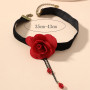 Resweky Vintage Velvet Choker Collier Fleur Rouge Collier Colliers Court Party Colliers Accessoires Bijoux Réglable pour les Fem