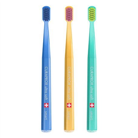 Curaprox Set de brosse à dents CS Smart Trio - Lot de 3 brosses à dents manuelles Ultra Soft avec petite tête de brosse