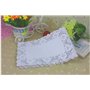 JOFONY Lot de 200 napperons en papier rectangle en dentelle blanche pour fête d'anniversaire, mariage, décoration de vaisselle 1