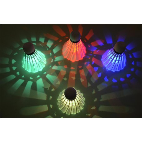Itian 4 Pièces LED Volant de Badminton Nuit Noire Lueur Birdies Eclairage pour Les Activités Sportives Intérieur et Extérieur