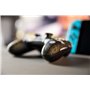 Konix UFC Manette filaire pour Nintendo Switch, Switch OLED et PC - Fonction vibration - Câble 3 m - Noir et blanc