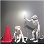 Seletti 14882" Monkey Lampe singe assis en résine, hauteur 32 cm, blanc 34 x 30 cm 40,4 x 37 x 33,6 cm