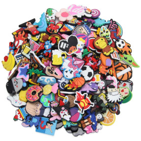 Keboyoe 50 Pièces Différents Motifs aléatoires en PVC Charmes Dessin Animé Pendentif Bijoux de Chaussures Bracelet
