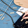 SUPERFINDINGS 16PCS Etiquettes dorées Faites à la Main 1.2x4cm Etiquettes en métal Faites à la Main Etiquettes de Sac à Main en 