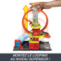 Hot Wheels City Coffret Looping Caserne de Pompiers avec 1 Voiture, Ascenseur Manuel, Rampe Jet d’Eau, éléments de Piste, Jouet 