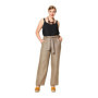 Burda 6218 Pantalon ou pantacourt femme droit poches invisibles ou plaquées - du 46 au 56 Blanc