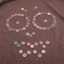 OTOTEC Lot de 200 boutons ronds en bois multicolores rétro avec 2 trous faits à la main pour bricolage, couture, loisirs créatif