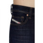 Jeans Diesel Larkee Moderne pour Homme - Confort et Style Urbain