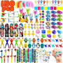 NATISSTEKE 150 Pièces Petit Cadeau Anniversaire Enfants Invites, Pinata Remplissage, Assortiment de Jouets Party Cadeau Pour Fil