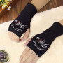 1 paire de gants sans doigts Stray, gants tricotés Stray Gants d'hiver noirs Kpop avec 1 autocollant 3D SKZ et 2 Photocard SKZ,