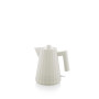 Alessi Plissé MDL06/1 W - Bouilloire Électrique Design, en Résine Thermoplastique, Fiche Européenne 2400W, 100cl, Blanc | Alessi
