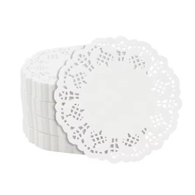 AOEVUIR 100 pcs Sets de table ronds en papier papier dentelle blanc rond pour mariages anniversaires, gâteaux desserts couverts