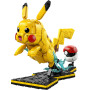 LEGO Pokémon Pikachu et Poké Ball 72152 | Set pour adulte, maquette de figurine anime articulée, présentoir dynamique, déco de c